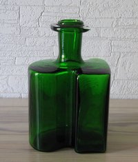 Holmegaard HIVERT snaps bottle, designed by Hjördis Olsson ja Charlotte Rude
